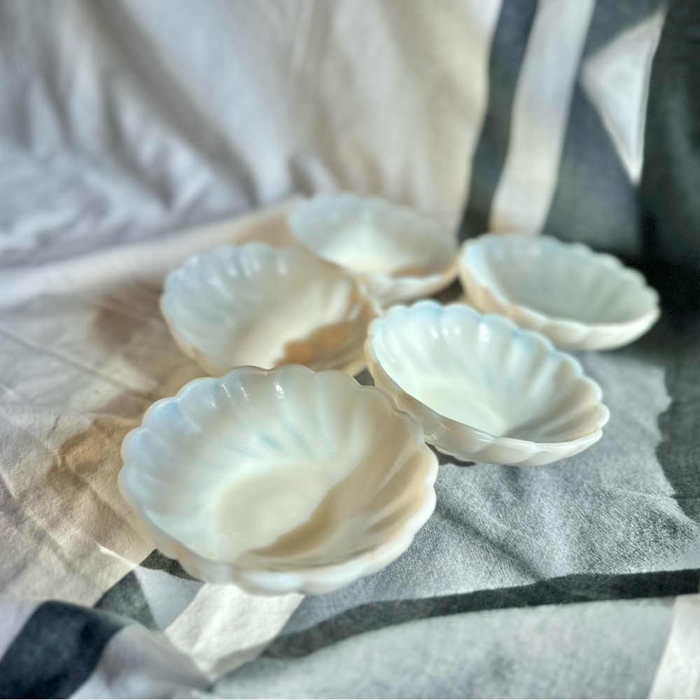 LOT (5) Vintage Atlas White Milk Glass Hazelware Swirl Berry Dessert Bowl Dish